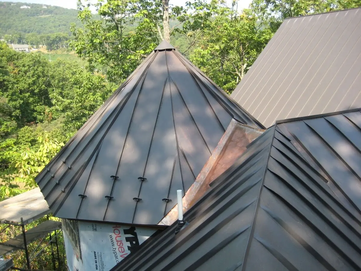 Professional Roof Tarp Installation by Craftsman Roofing in Creamery